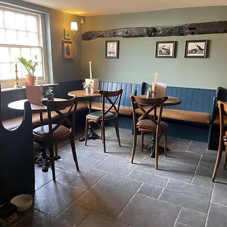 The Plume Of Feathers Farnham  Exterior photo