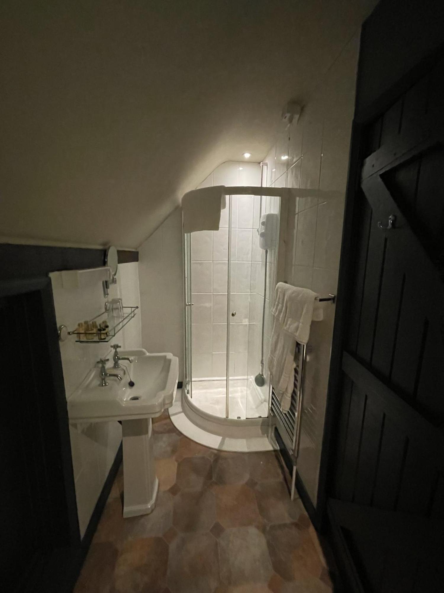 The Plume Of Feathers Farnham  Room photo