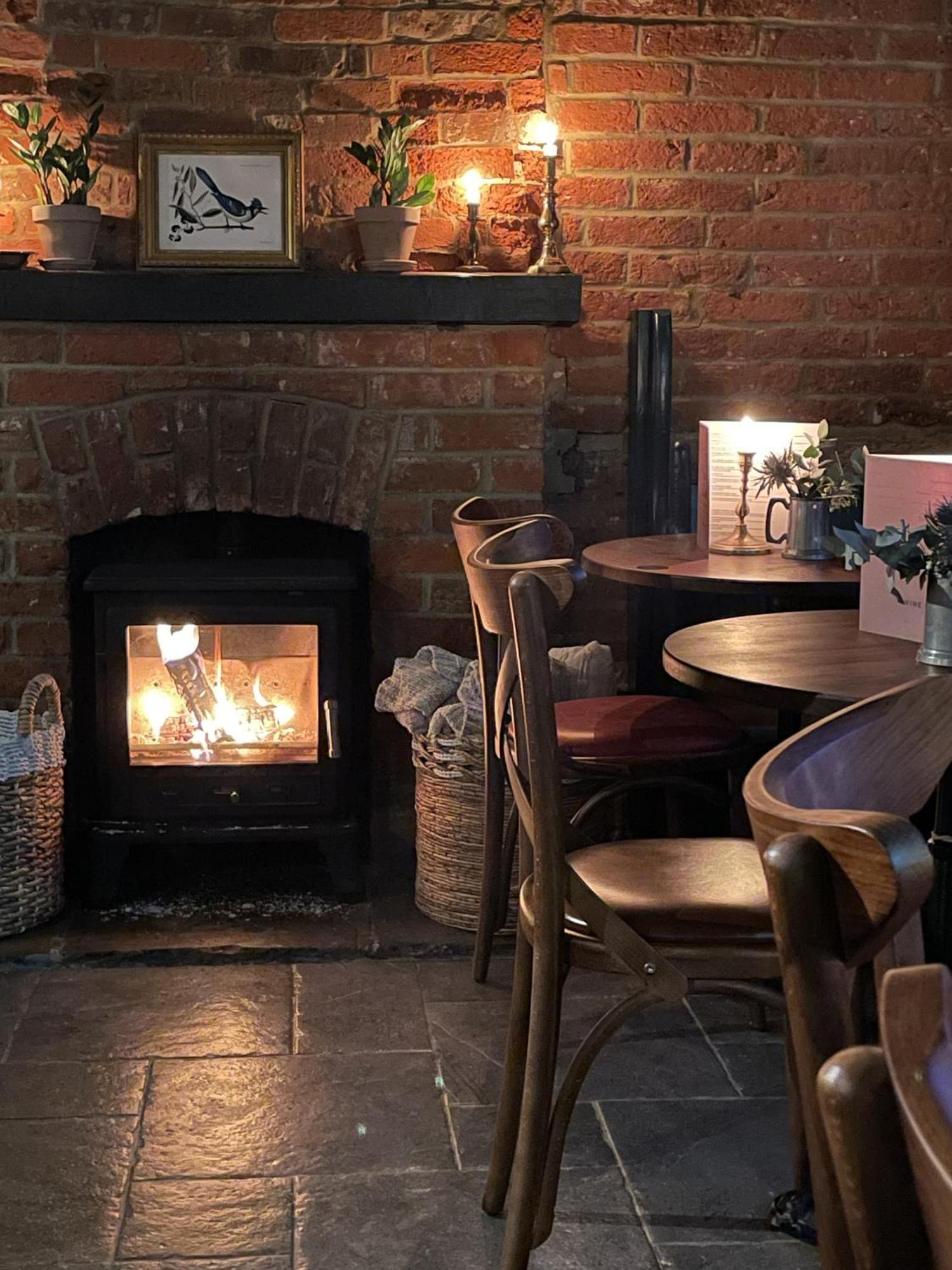 The Plume Of Feathers Farnham  Exterior photo